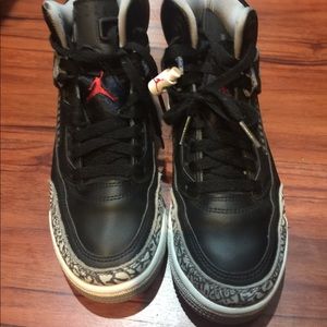 2 pair of gently used Jordan’s All black/ al white